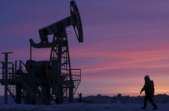 Saudíes y Rusia quieren ampliar recortes de petróleo hasta 2018
