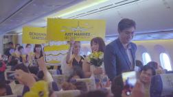 Lo eligieron el menos romántico y él sorprendió con boda aérea