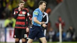 Árbitro del Leverkusen-Dortmund abandonó el campo enojado