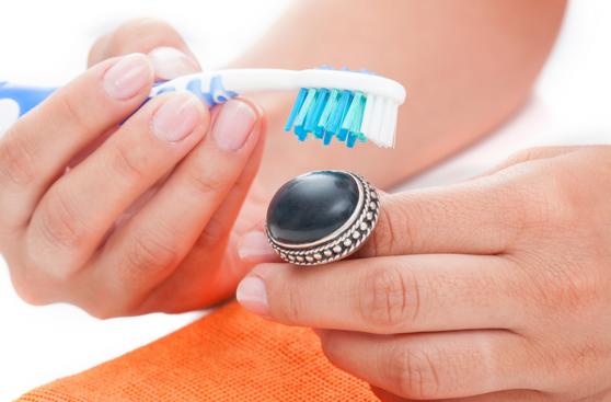 Cosas del hogar que deberías limpiar con un cepillo de dientes