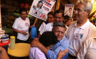 Andrade descarta renunciar a candidatura con partido de Acuña