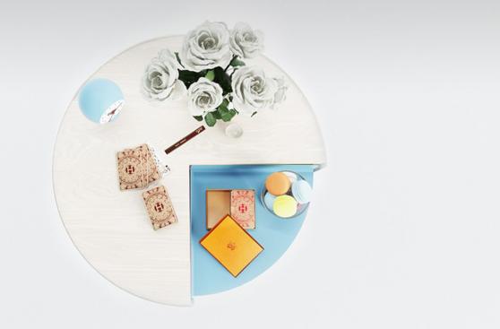 4 Table, la mesa que te ayuda a mantener tu sala organizada