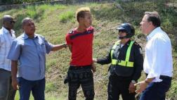 Presidente de Panamá regaña a hombre que robó a turistas