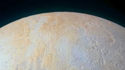 La NASA muestra en detalle el polo norte de Plutón