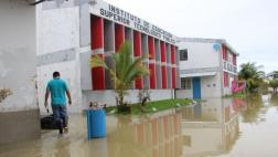 Tumbes: intensa lluvia inundó varias instituciones educativas