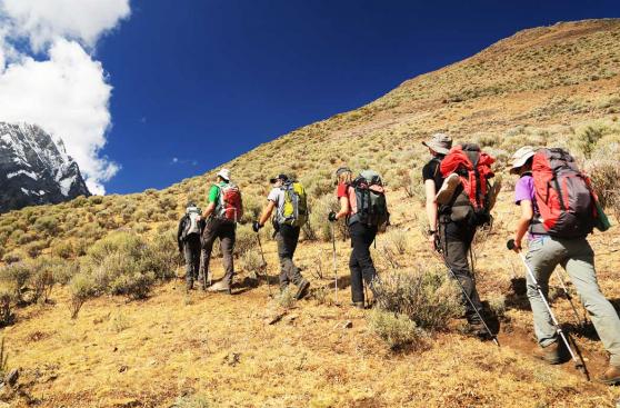 Trekking de montaña: conoce qué llevar y cómo debes vestir
