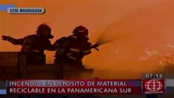 Incendio en Lurín consumió completamente un local de reciclaje