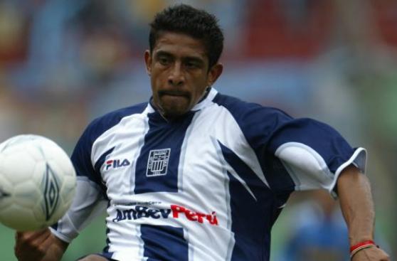 Ex futbolista José Soto, acusado de abandonar a su hijo menor