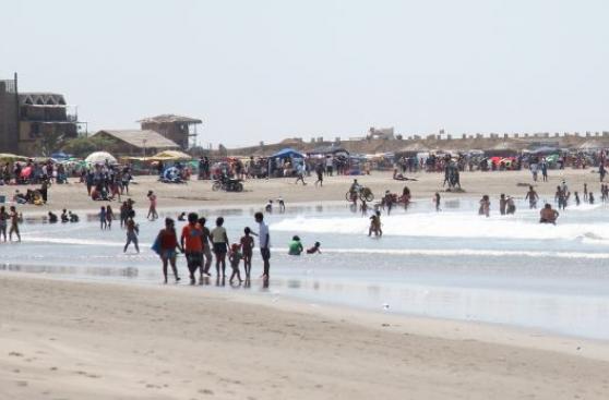 Lluvias afectan servicio de agua y luz en balneario de Lobitos