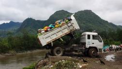 Firman petición para frenar arrojo de basura en el río Amazonas