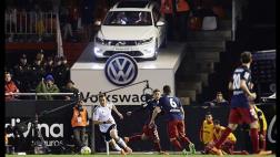 Volskwagen Passat se convirtió en palco de estadio