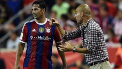 Pep Guardiola no se cansa de elogiar a Claudio Pizarro