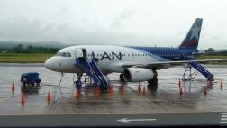 Rayo impacta en avión y más de 120 pasajeros se salvan de morir