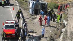 Puno: cinco muertos tras volcadura de bus desde Tacna