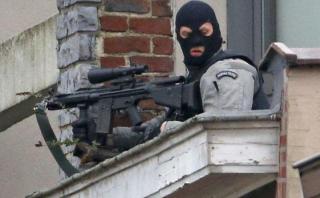 Bruselas: Cuatro policías heridos en redada antiterrorista