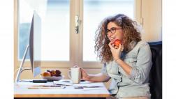 Consejos para no sentir sueño y pesadez después de comer