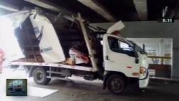 Pueblo Libre: otro camión quedó atorado en puente de Av. Brasil