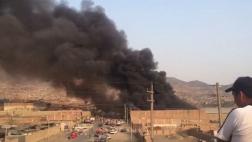 Incendio destruyó fábrica de ataúdes en San Juan de Lurigancho