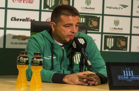 Claudio Vivas se despidió llorando del interinato de Banfield