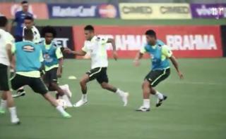 Nadie para a Neymar, ni en entrenamiento de Brasil (VIDEO)