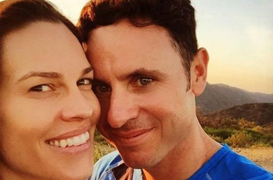 Hilary Swank anunció así su compromiso con Andrés Torres