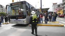 Colombianos asaltan a adolescente en estación de Metropolitano