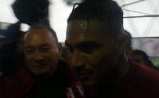 Paolo Guerrero fue ovacionado al término de práctica en Uruguay