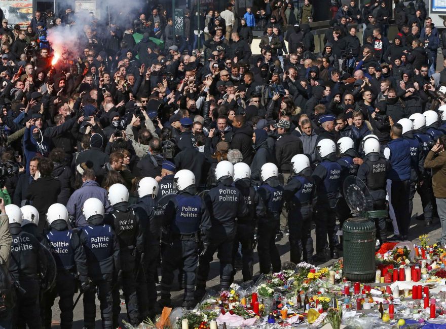 Cientos de enmascarados belgas protestaron contra el terrorismo