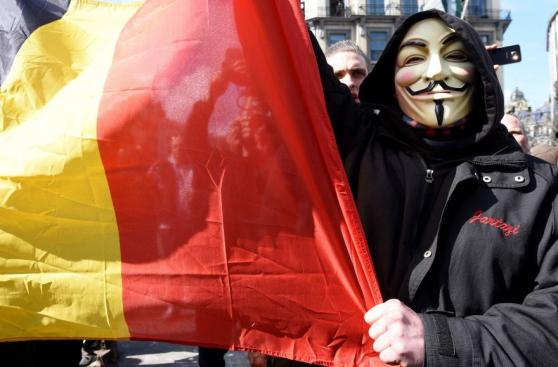 Cientos de enmascarados belgas protestaron contra el terrorismo