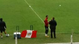 Carlos Lobatón cada vez más lejos de iniciar ante Uruguay