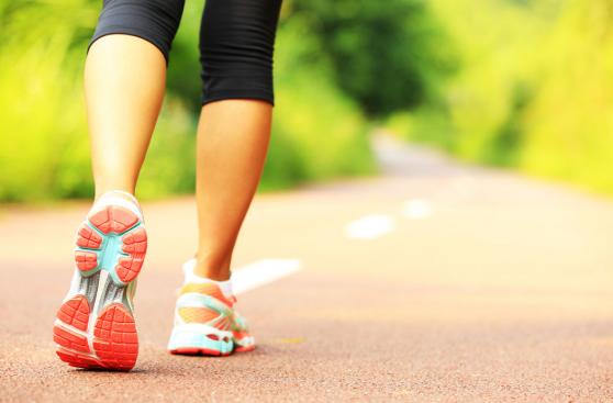 Aprende a sacarle provecho a las caminatas con estos tips