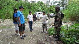Pobladores rescatan a narcotraficante y hieren a 13 policías