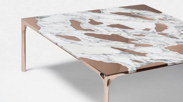 Mármol y bronce se combinan en esta mesa inusual