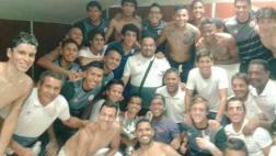 Chale y un momento emotivo: jugadores lo visitaron en clínica