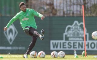 Claudio Pizarro retornó a las prácticas del Werder Bremen