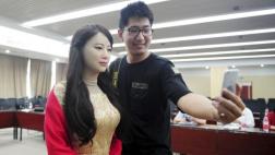 China presenta su primer robot interactivo