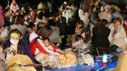 Japoneses se reconfortan en redes sociales tras los sismos