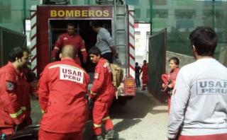 Bomberos peruanos viajan a Ecuador tras terremoto de 7,8 grados