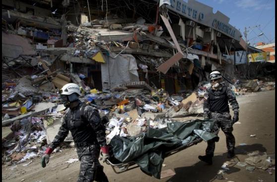 Terremoto en Ecuador: La desesperada búsqueda de sobrevivientes