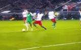 Claudio Pizarro fabricó y erró penal para el Werder Bremen