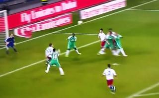 Claudio Pizarro y el cabezazo desviado que todo Bremen lamenta