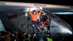 El Solar Impulse II llega a California tras cruzar el Pacífico