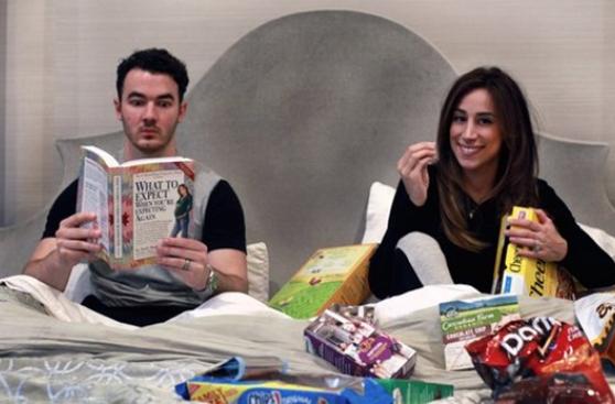 Instagram: Kevin Jonas anuncia que será padre por segunda vez