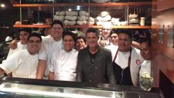 Alejandro Sanz probó la cocina nikkei a su paso por Lima