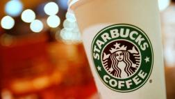 Demandan a Starbucks por poner "demasiado" hielo en sus bebidas