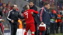 Un enfurecido 'Cholo' Simeone fue contenido por Franck Ribéry
