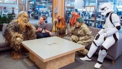 Zuckerberg festeja día de 'Star Wars' con los ewoks y Chewbacca