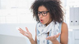 Cómo tratar a una persona arrogante en el trabajo