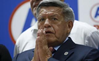 César Acuña fue citado por la fiscalía por plagio de libro