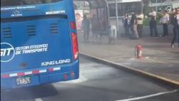 Corredor Javier Prado: bus se incendió y congestionó La Marina